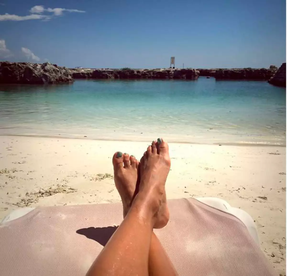 Eva Longoria descansando en el Caribe mexicano.