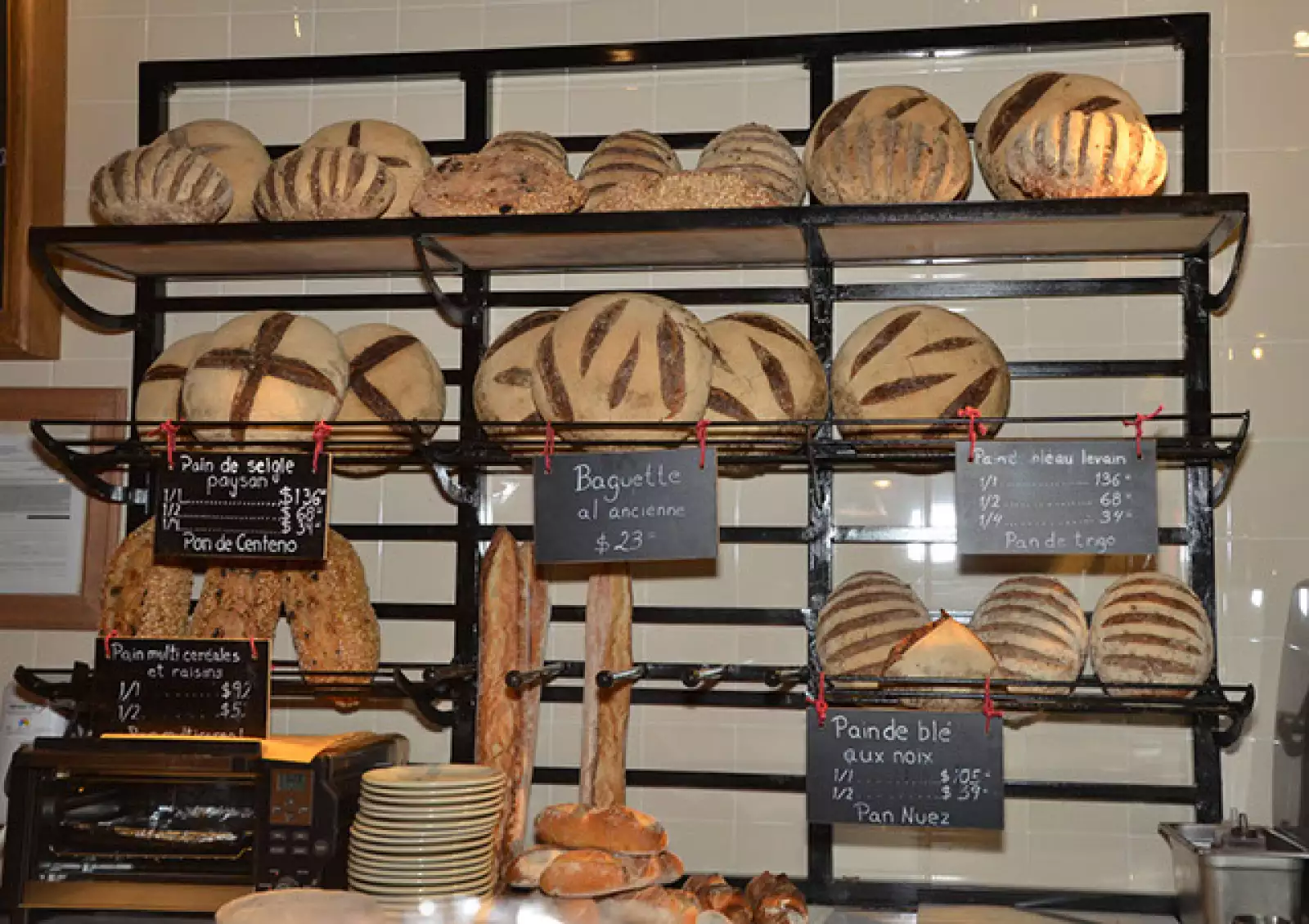 Las propuestas del Chef Coumont: Diversos platillos y bocadillos preparados con el exquisito pan artesanal de Le Pain Quotidien.