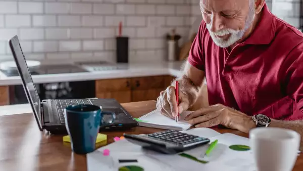 Ahorro para el retiro: la diferencia de iniciar antes o después de los 35 años