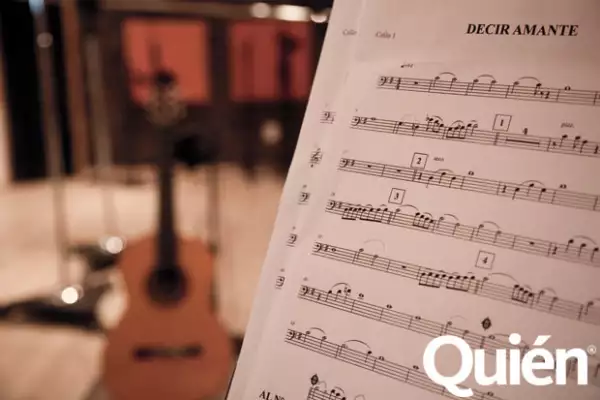 Chente dice que sólo escucha su música, pues le gusta aprenderse muy bien sus canciones.