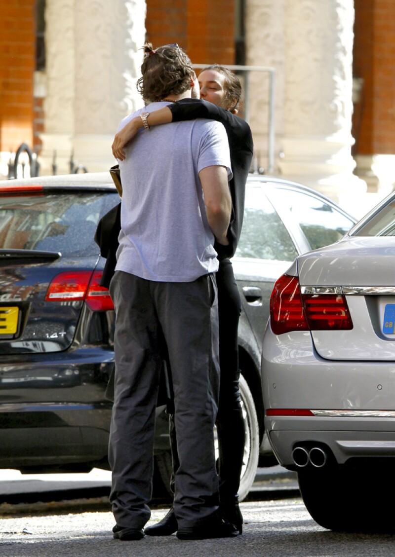 La pareja fue sorprendida por algunos paparazzi en Inglaterra.