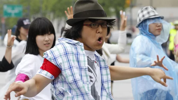 Los bailes del llamado Rey del Pop han sido imitados por millones de personas en todo el mundo a través de concentraciones masivas.