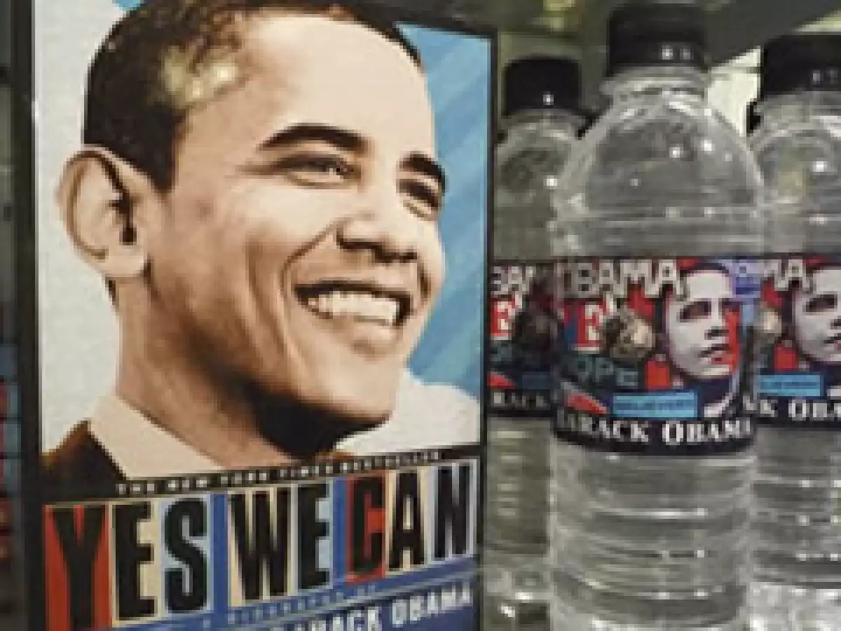 Souvenirs como éstos, que se venden en Virginia, abundan en un sinnúmero de tiendas de EU con el lema de campaña de Obama. (Foto: Reuters)