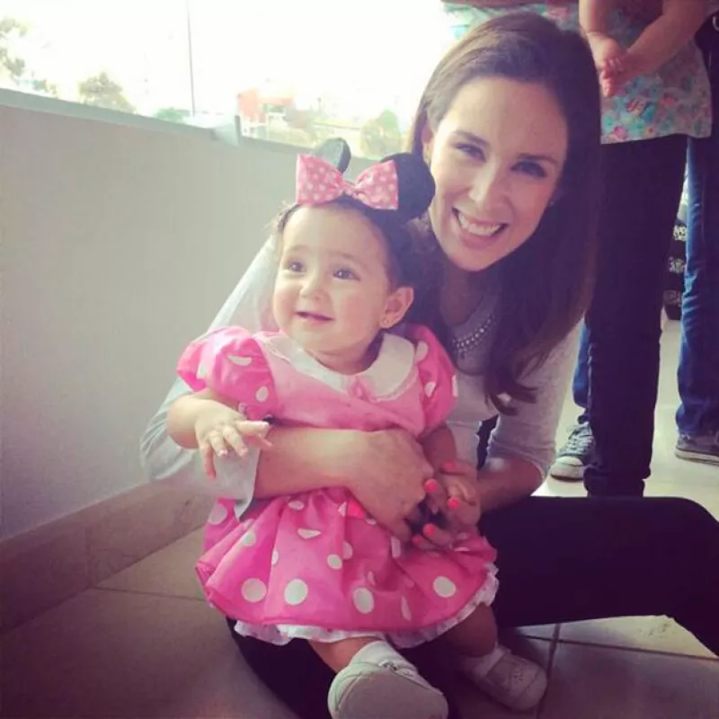 Su orgullosa y guapa mamá compartió a través de Twitter algunas fotografías del festejo que estuvo inspirado en "Minnie Mouse".
