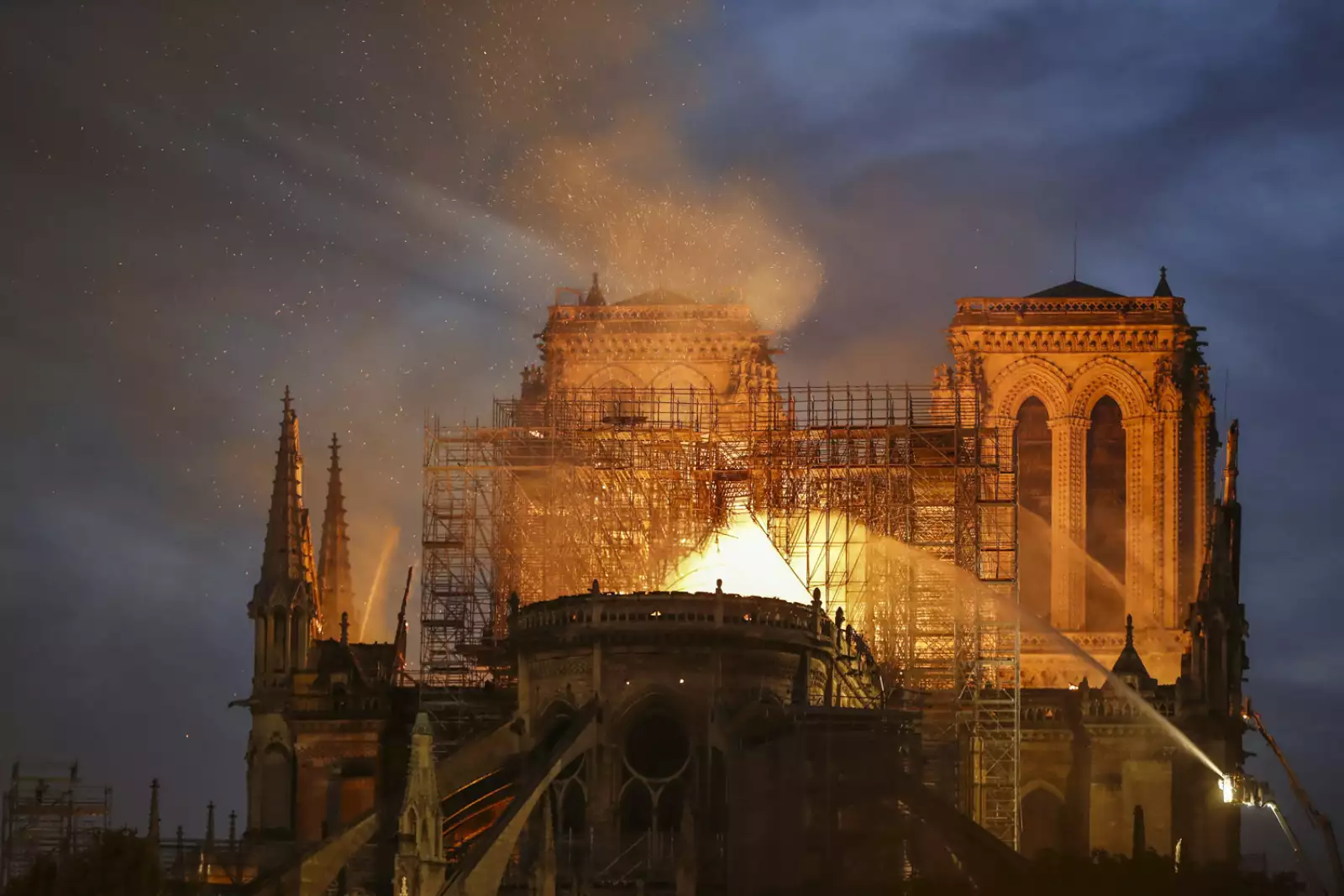 Incendio Notre Dame-1