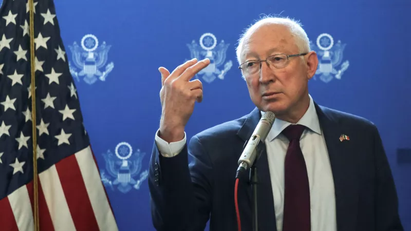 Ken Salazar conferencia