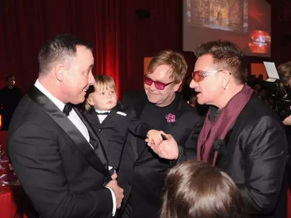 Zachary saludó a Bono, entre muchos otros invitados.