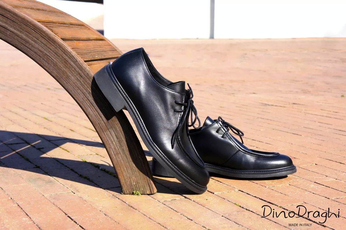 Zapatos negros de la marca italiana Dino Draghi