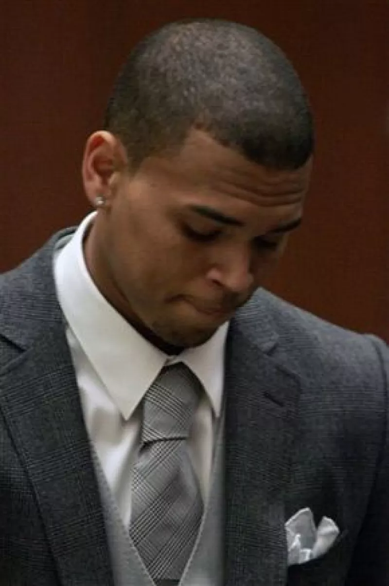 Han pasado casi dos meses desde que el cantante fue acusado de atacar a Rihanna antes de los Grammy. Ambos debían actuar ese día, pero cancelaron.