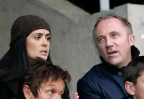 Cuando se especulaba su reconciliación, a finales de 2008, Salma y Pinault fueron captados en el estadio del Stade Rennais, equipo del que es dueño el empresario francés.