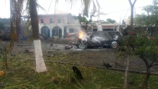 Explosión de un coche bomba frenta a la policia comunitaria de Coahuayana, Michoacán