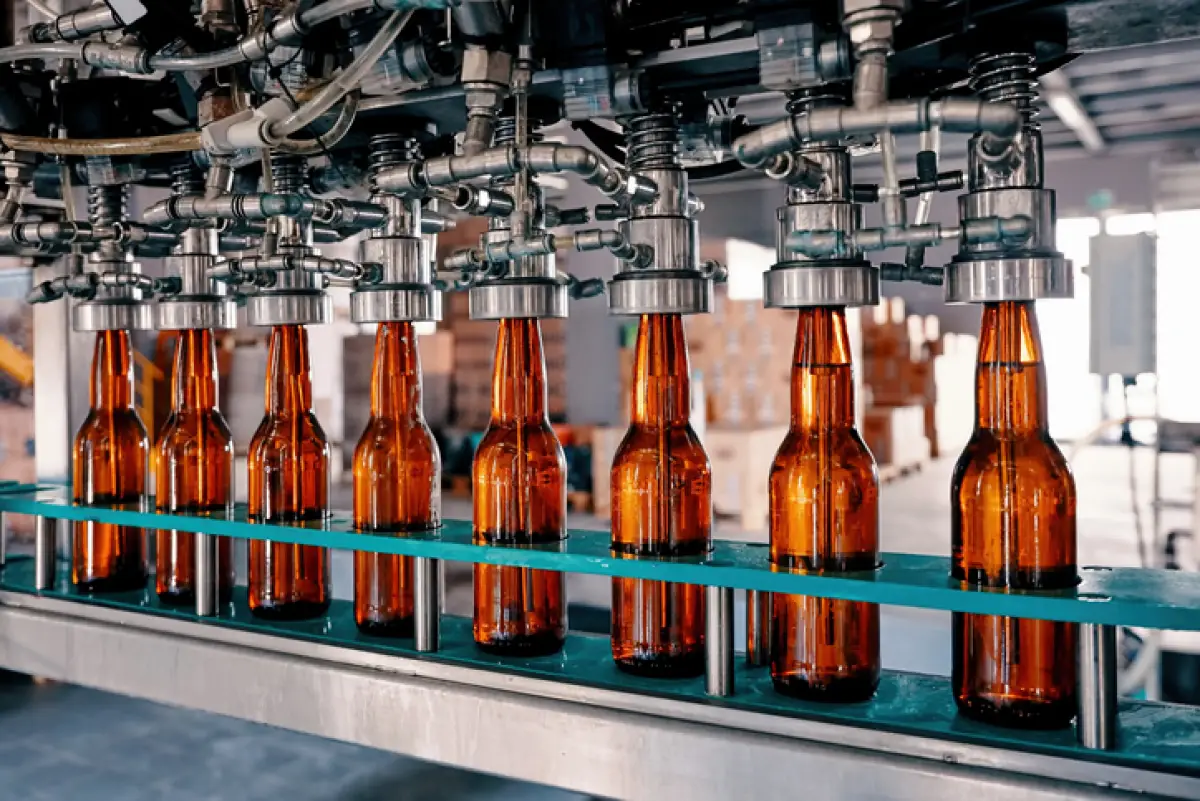 La agro industria cervecera mexicana ha reducido desde hace más de una década, de 12 a 2.5 litros de agua por cada litro de cerveza producido. (Foto: cagkansayin/Getty Images/iStockphoto)