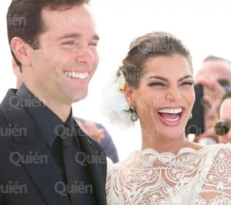 Después de siete meses de relación, la pareja se dio el "Sí" en Los Cabos, acompañados de sus familiares y amigos. ¡Aquí la historia de una de las bodas más esperadas del año!