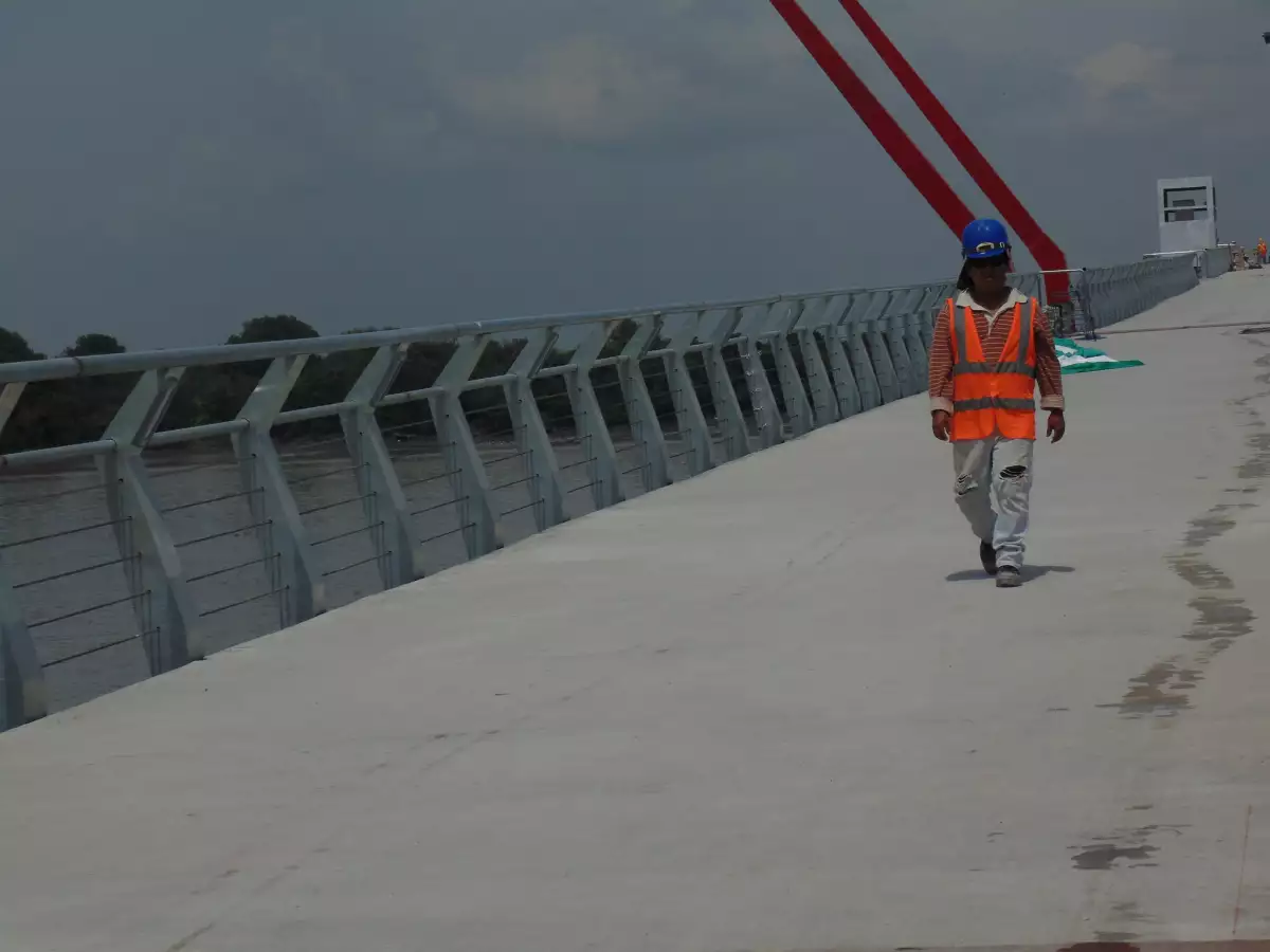 PUENTE