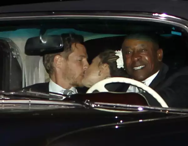 La pareja se dio este tierno beso.
