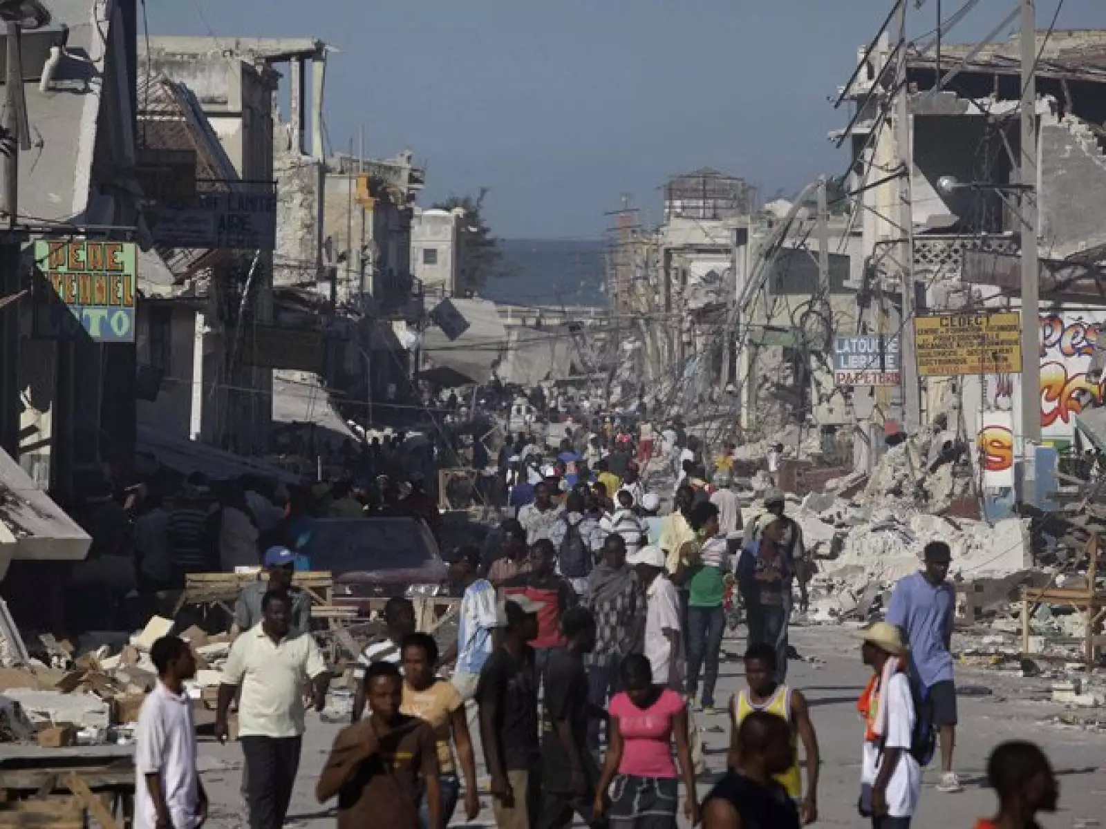 El BM ofreció 100 millones y el Fondo Monetario Internacional la misma cifra.