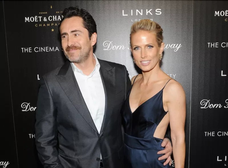 Demian Bichir y Stefanie Sherk