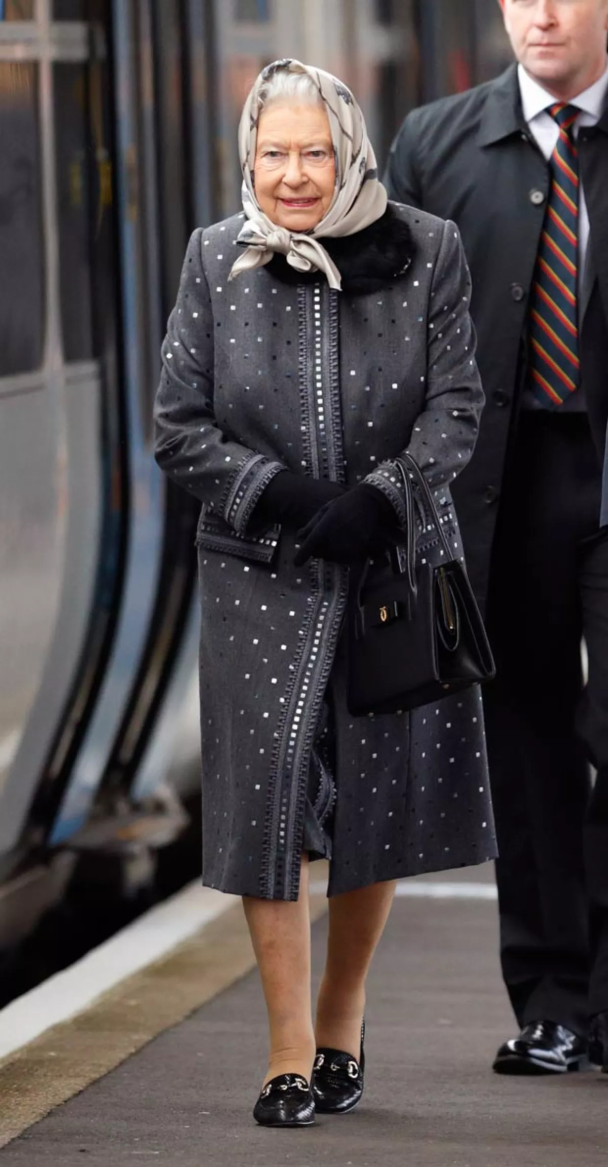 A diferencia de Kate, la reina Isabel únicamente gastó alrededor de 80 dólares.