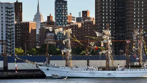 Buque Escuela Cuauhtémoc Puente de Brooklyn