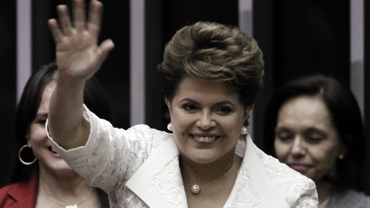 rousseff saluda