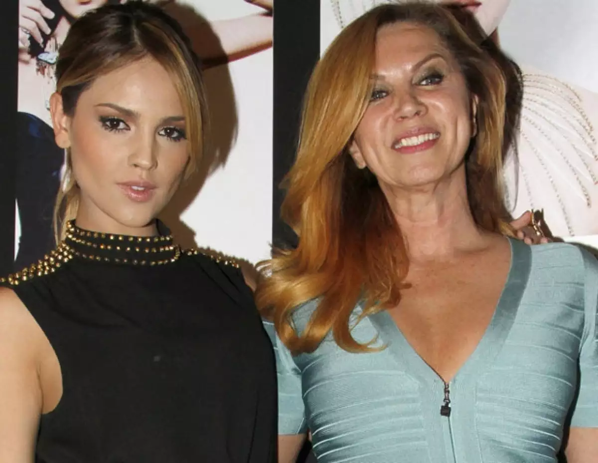 La ex modelo Glenda Reyna dijo en una entrevista que la educación de la joven actriz fue tal y como instruyó a las modelos que formó en su agencia.