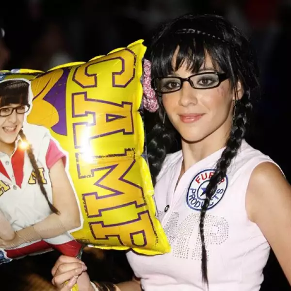 El personaje de `Patito Feo´ ha impuesto moda entre los adolescentes.