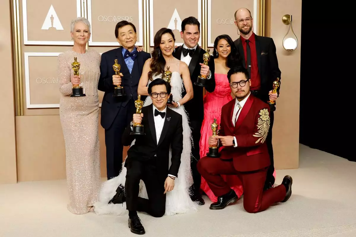 Todo en todas partes al mismo tiempo recibe el Oscar a Mejor Película