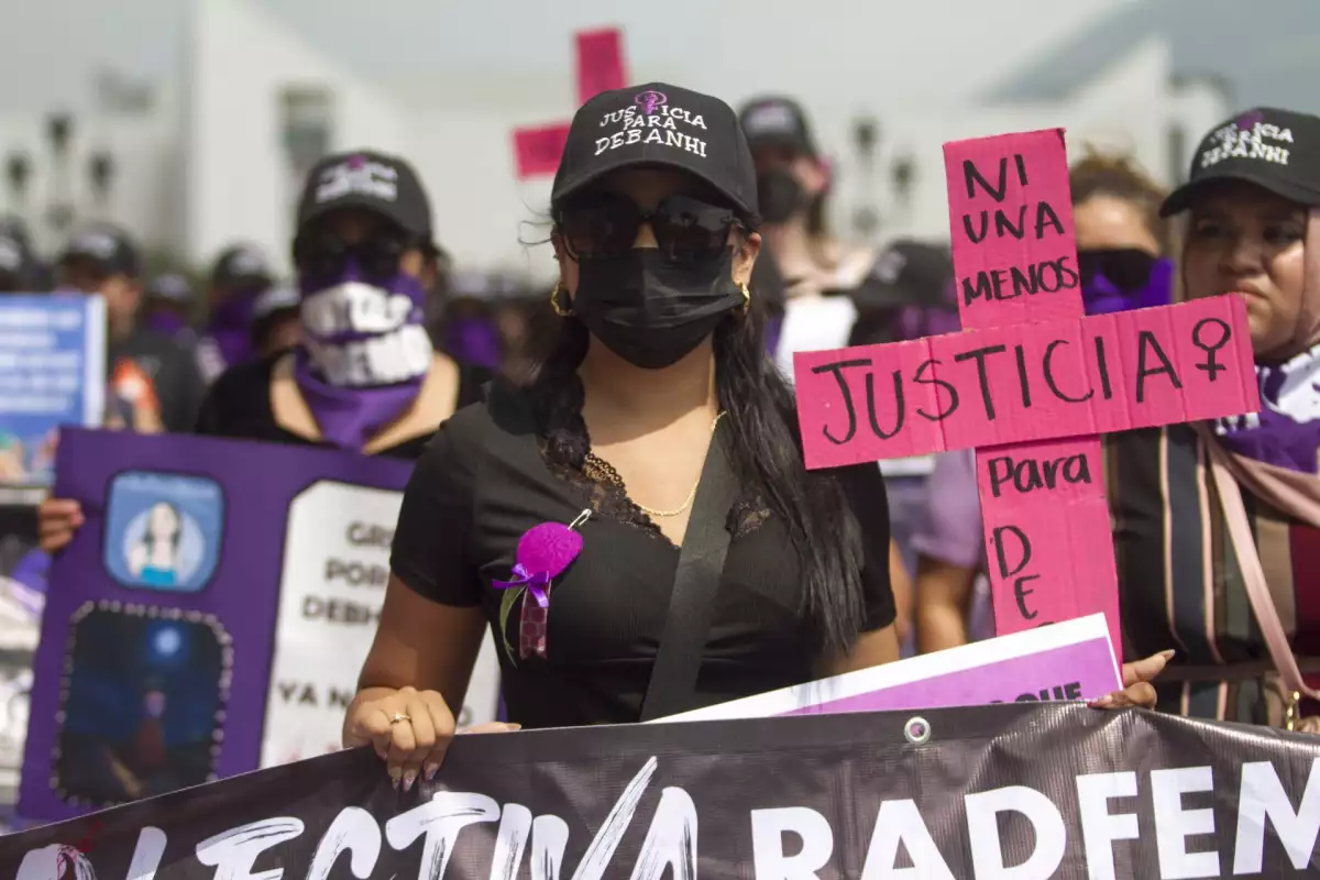 Debanhi marcha04