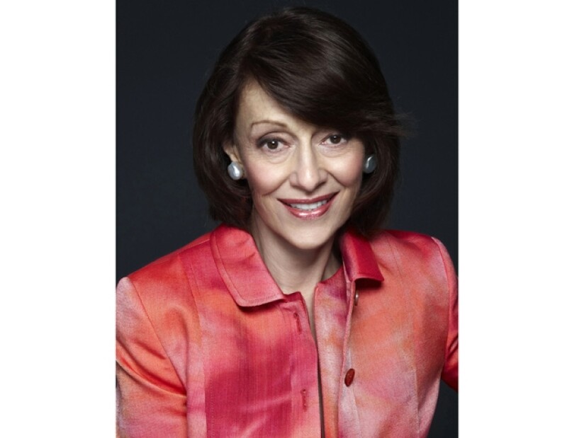 Evelyn Lauder se ha dedicado gran parte de su vida a llevar el mensaje de concientización sobre el cáncer de mama.