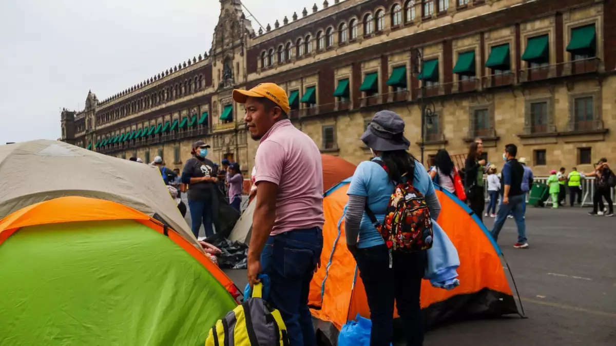 Maestros integrantes de la CNTE, arribaron al Zócalo de la Ciudad como parte de las protestas de profesores disidentes