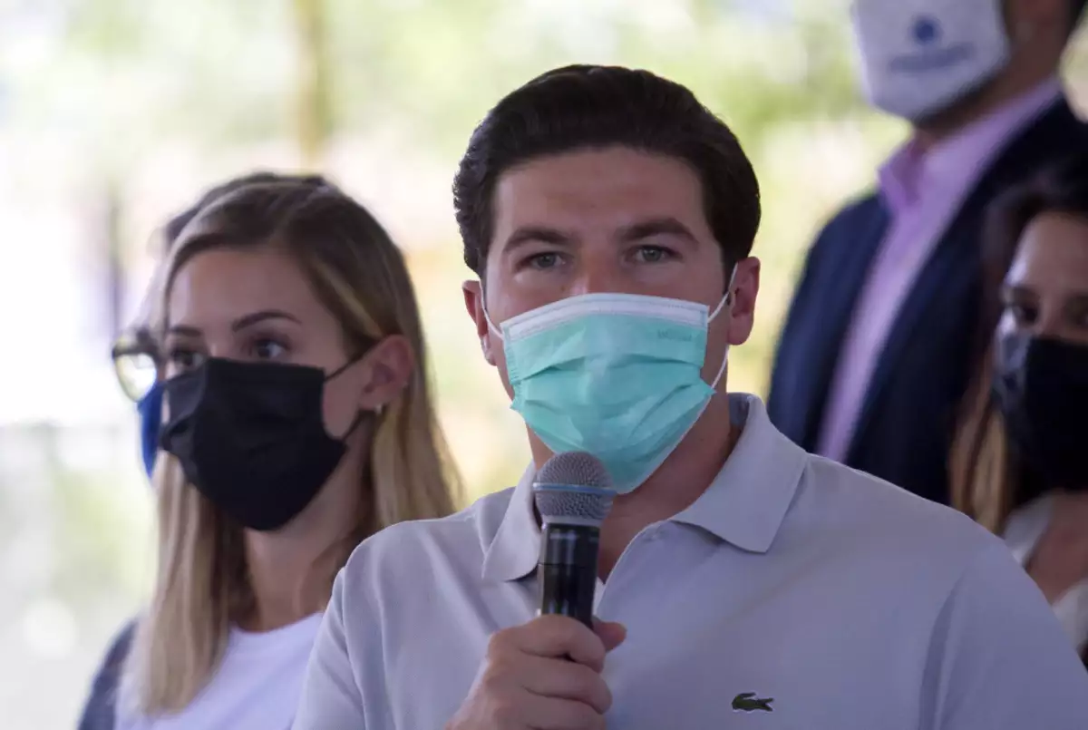 Samuel García, gobernador electo de Nuevo León, junto a Mariana Rodríguez, su esposa 