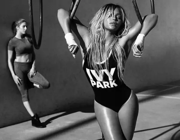 La cantante posa como ua verdadera top model.