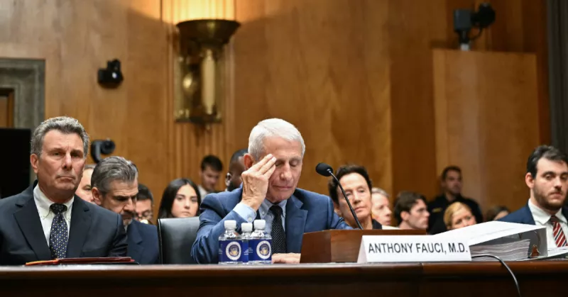 Anthony Fauci invoca la Quinta Enmienda para no responder sobre el origen del covid tras la publicación de su diario