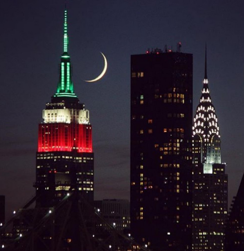 El Empire State Building se iluminó de los colores de la bandera mexicana.