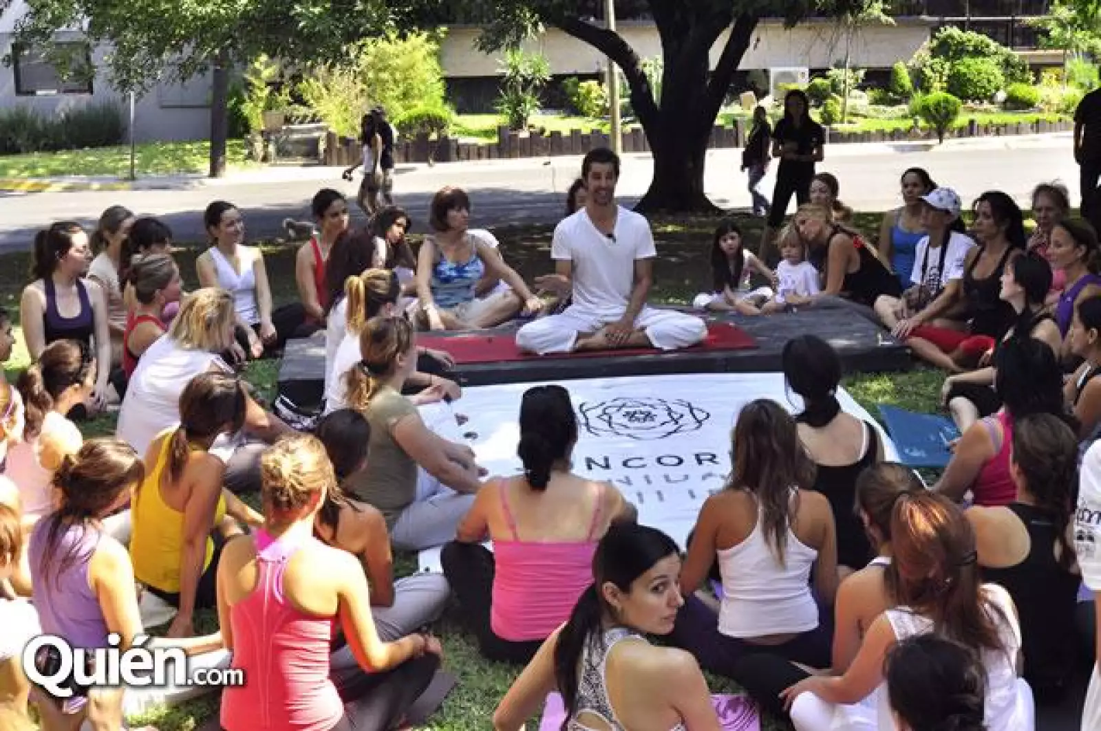 Yoga en Calzada por Yogi Cameron