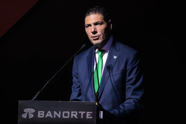 Carlos Hank González (cuarto).jpg