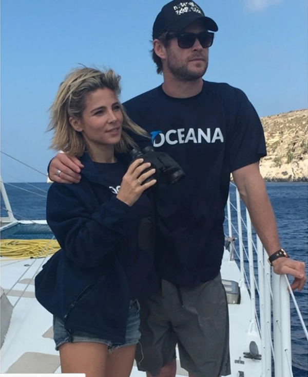 El actor está casado con la guapa española Elsa Pataky, con quien tiene tres hijos.
