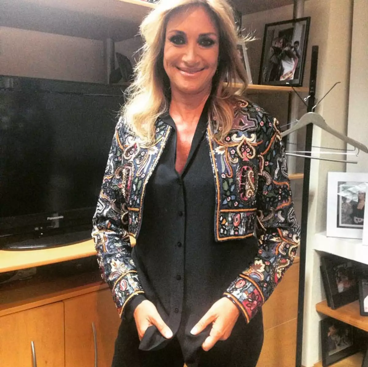 La conductora comenta en su cuenta de Twitter lo mal que la ha pasado a causa del virus.