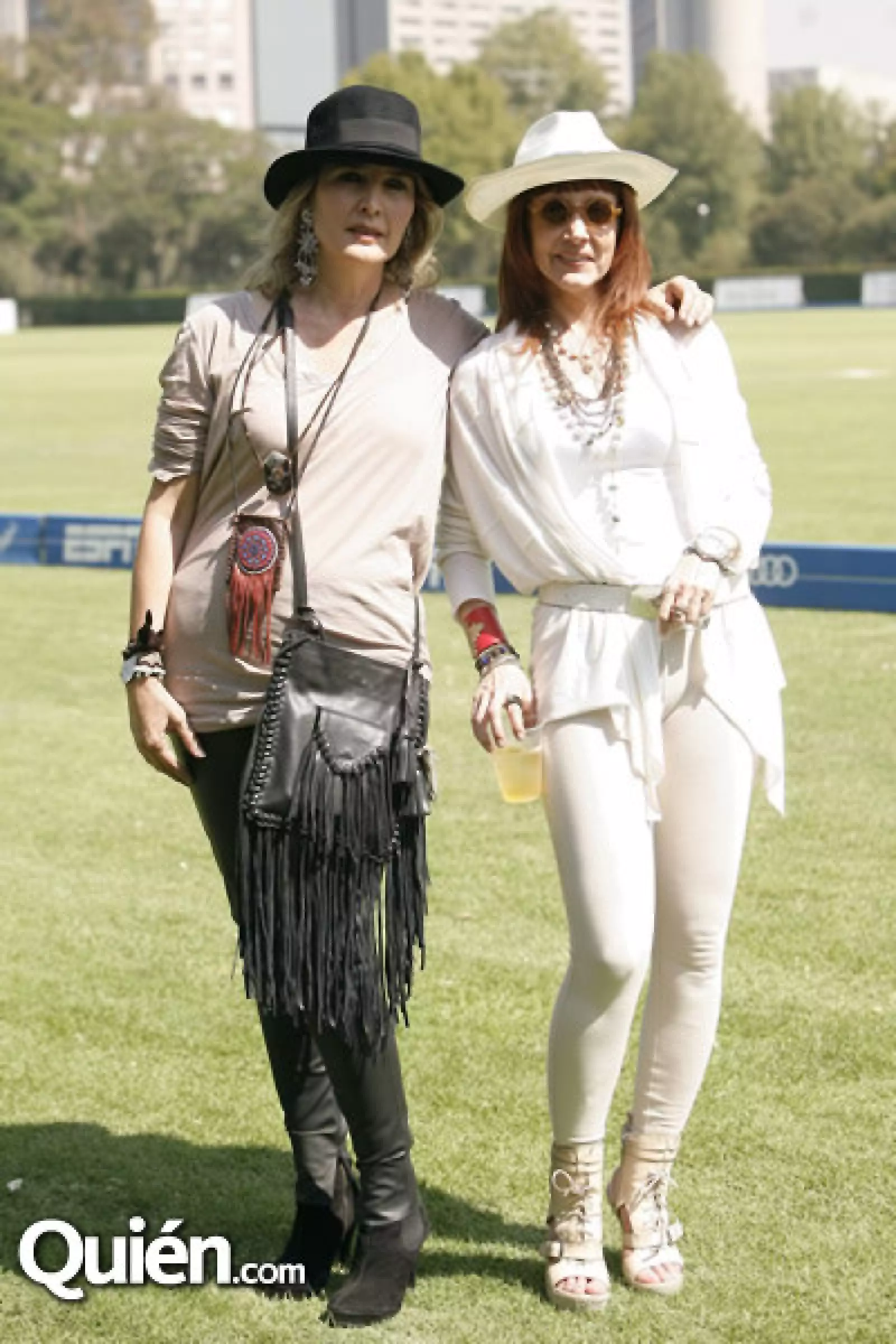 Julia Fortes,Adriana Gutiérrez