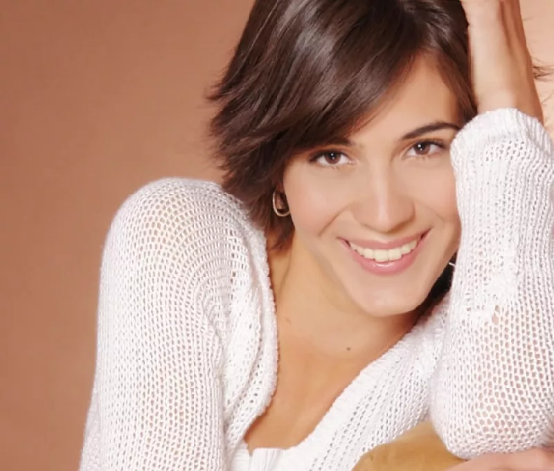 La hija de Fernando Luján filmó en Bolivia la película `También la lluvia´, la cual es protagonizada por el actor. También participó en la serie `Locas de amor´, entre otros proyectos.