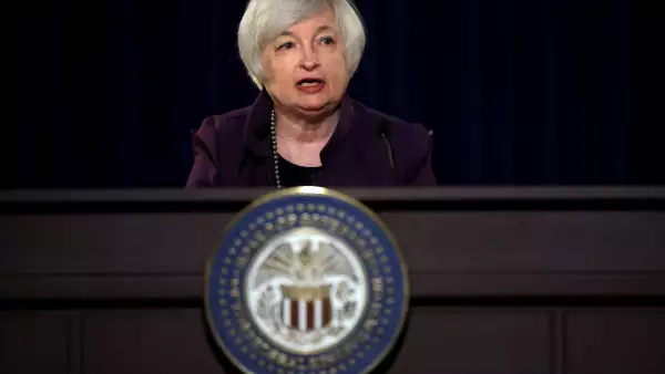 La creación de empleos y la recuperación de la economía propiciarían un aumento en la tasa de interés, según la Fed.