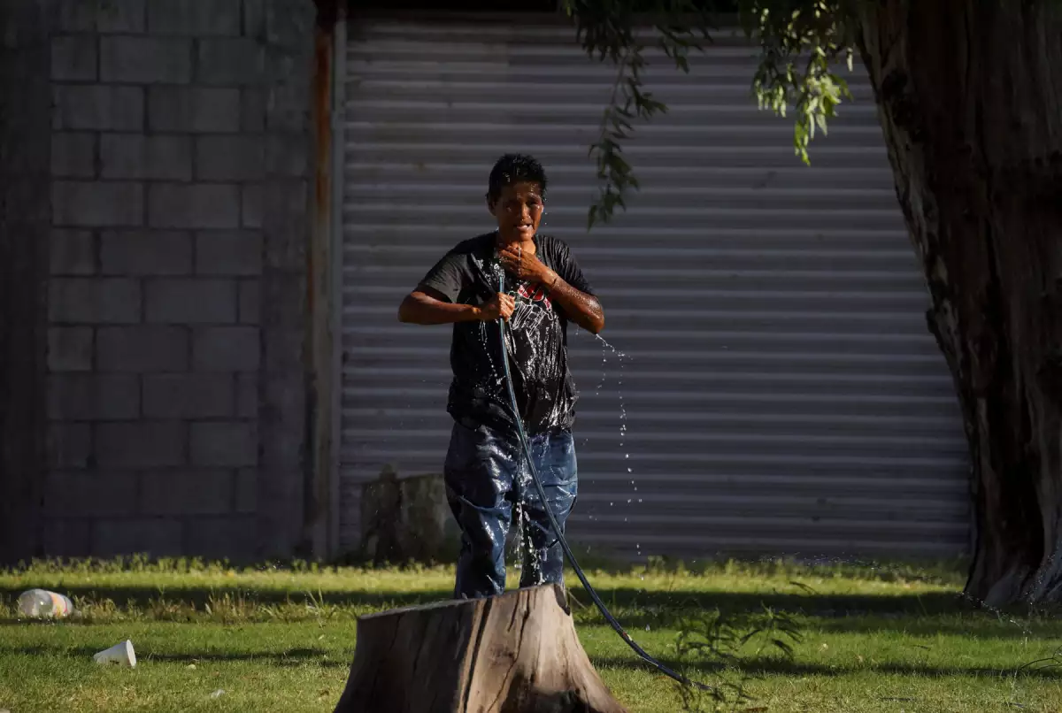 Scorching heatwave grips northern Mexico, locals struggle to cope
