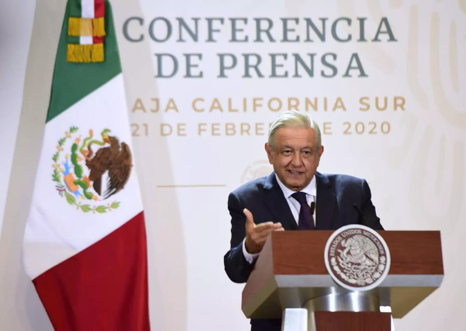 AMLO paro feminista.jpeg