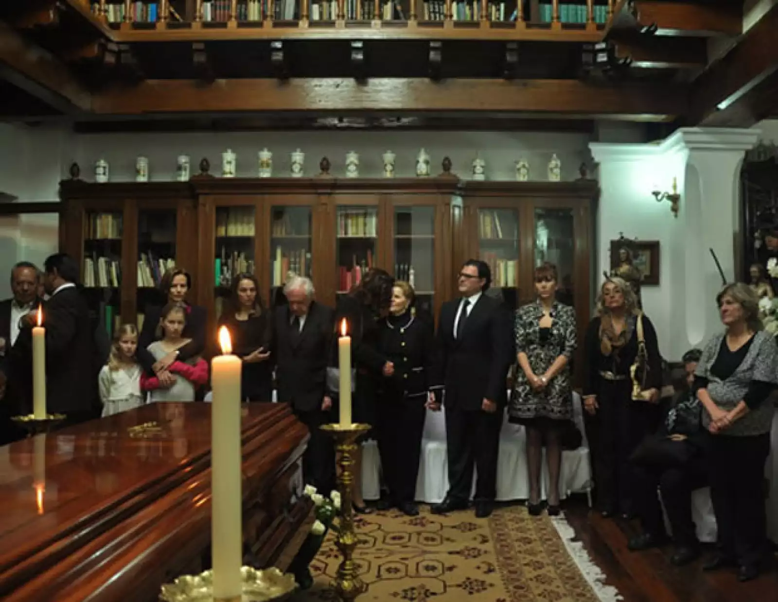 El ataúd del ex presidente estuvo custodiado por diversos familiares y compañeros de la política.