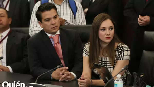 Después de que un medio de circulación nacional hablara de las preferencias sexuales del político -que ocasionaron su crisis matrimonial-, tanto él como su esposa respondieron en Twitter.