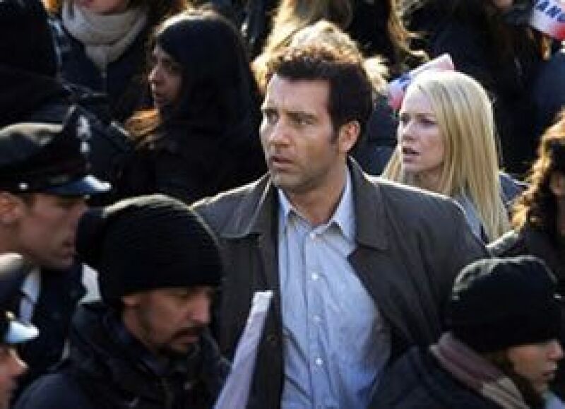 Owen es un ex agente de Scotland Yard que busca detener una serie de asesinatos ordenados por la mafia de cuello blanco.