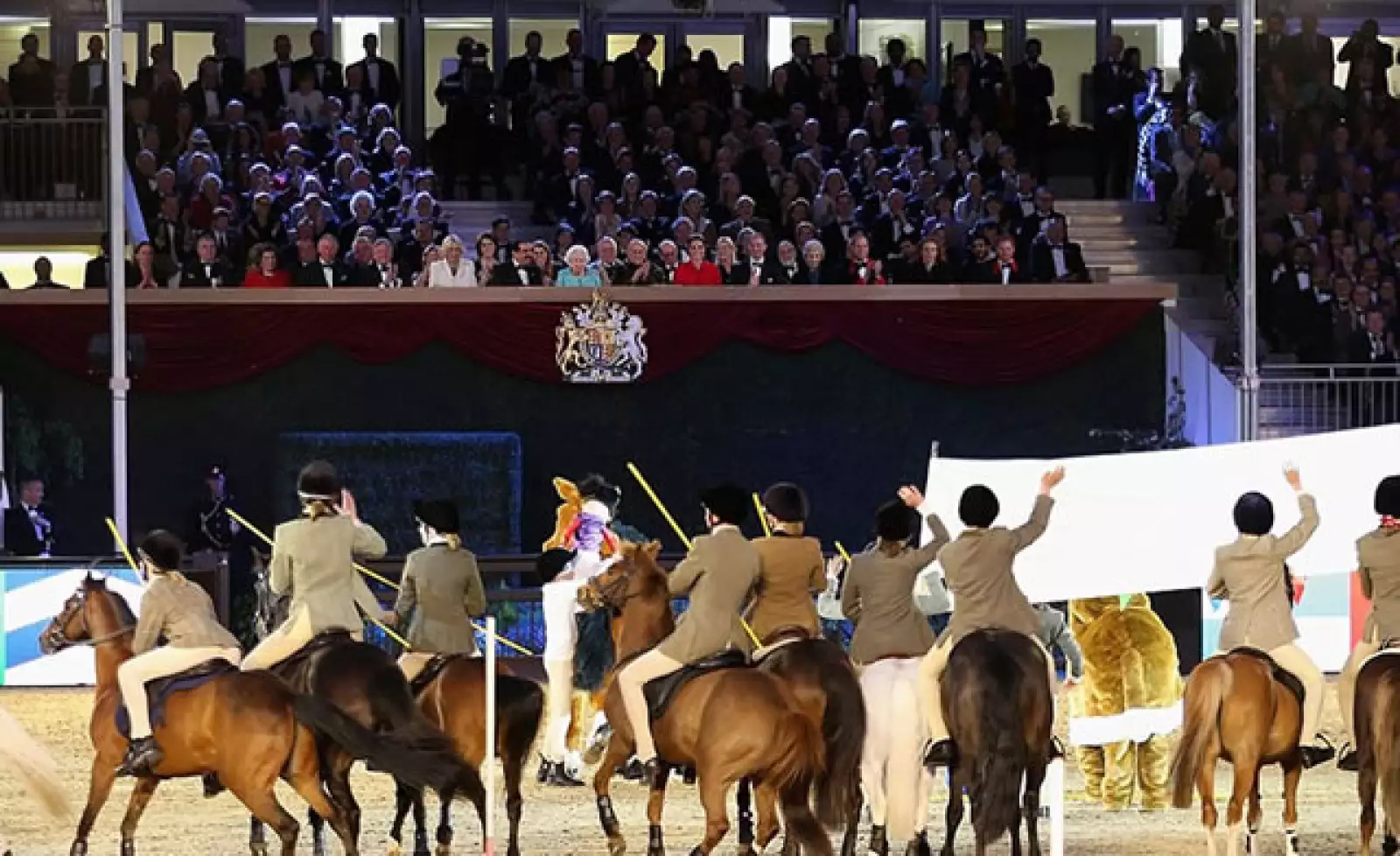Hubo más de 900 caballos desfilando, la reina estaba feliz