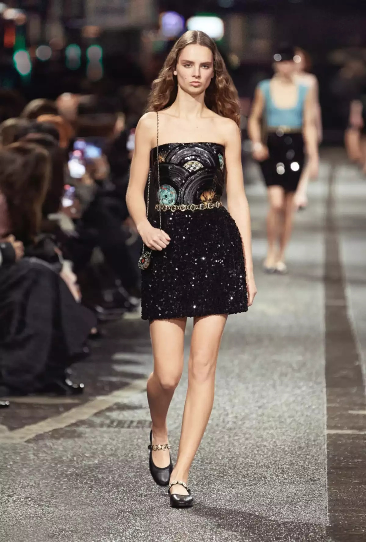 Chanel Métiers d’Art en Mánchester es una oda al tweed, la sastrería y la música