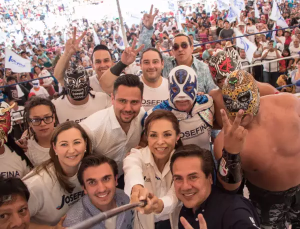 Entre enmascarados