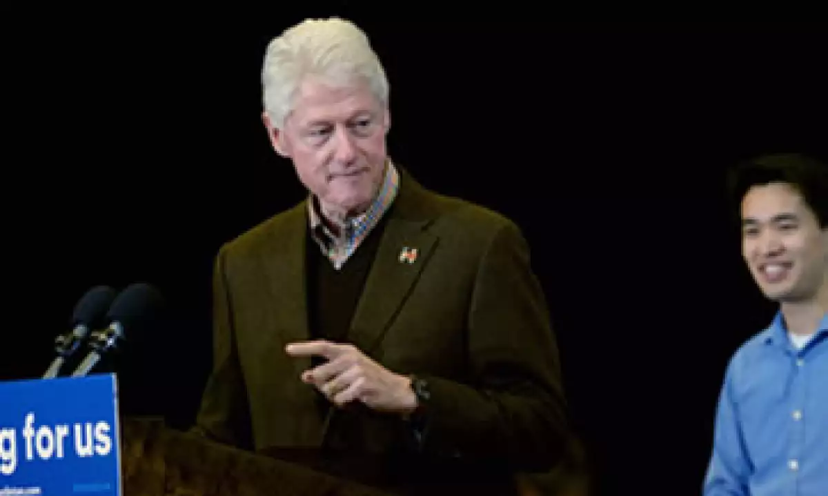 Bill Clinton rindió tributo a Hillary Clinton destacando su determinación de tener un país más seguro. (Foto: AFP )